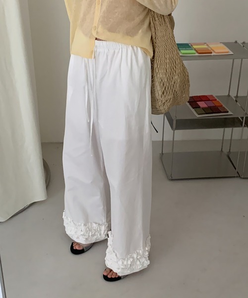 Doula Doula（ドゥーラドゥーラ）の「裾フリルワイドイージーパンツ（その他パンツ・レディース・ホワイト/ブルー・FREE）」の6枚目の写真