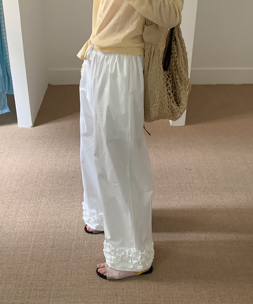 Doula Doula（ドゥーラドゥーラ）の「裾フリルワイドイージーパンツ（その他パンツ・レディース・ホワイト/ブルー・FREE）」の11枚目の写真