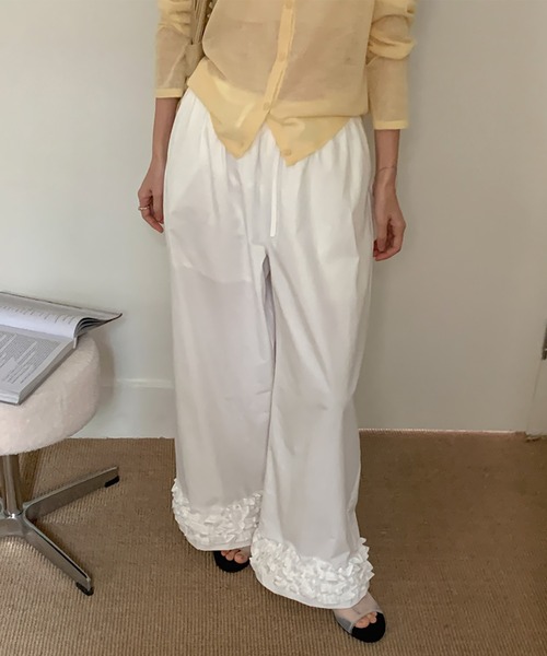 Doula Doula（ドゥーラドゥーラ）の「裾フリルワイドイージーパンツ（その他パンツ・レディース・ホワイト/ブルー・FREE）」の3枚目の写真