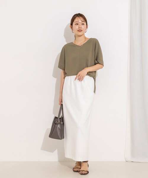 NOLLEY’S（ノーリーズ）の「【WEB＆一部店舗限定カラー】《セットアップ対応》ジョーゼットＶネックプルオーバー（シャツ/ブラウス・レディース・ホワイト/チャコールグレー/ブラック/オリーブ・38）」の11枚目の写真