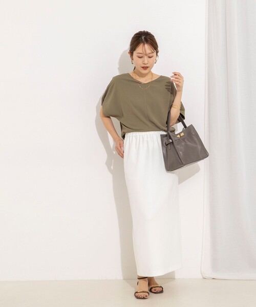 NOLLEY’S（ノーリーズ）の「【WEB＆一部店舗限定カラー】《セットアップ対応》ジョーゼットＶネックプルオーバー（シャツ/ブラウス・レディース・ホワイト/チャコールグレー/ブラック/オリーブ・38）」の10枚目の写真