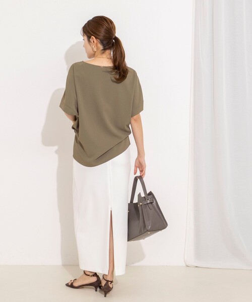 NOLLEY’S（ノーリーズ）の「【WEB＆一部店舗限定カラー】《セットアップ対応》ジョーゼットＶネックプルオーバー（シャツ/ブラウス・レディース・ホワイト/チャコールグレー/ブラック/オリーブ・38）」の9枚目の写真