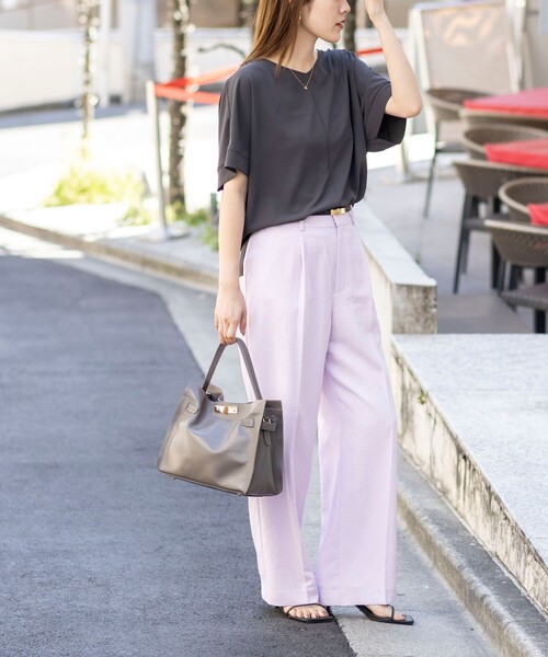 NOLLEY’S（ノーリーズ）の「【WEB＆一部店舗限定カラー】《セットアップ対応》ジョーゼットＶネックプルオーバー（シャツ/ブラウス・レディース・ホワイト/チャコールグレー/ブラック/オリーブ・38）」の5枚目の写真