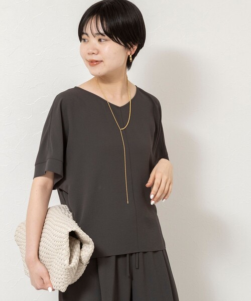 NOLLEY’S（ノーリーズ）の「【WEB＆一部店舗限定カラー】《セットアップ対応》ジョーゼットＶネックプルオーバー（シャツ/ブラウス・レディース・ホワイト/チャコールグレー/ブラック/オリーブ・38）」の20枚目の写真
