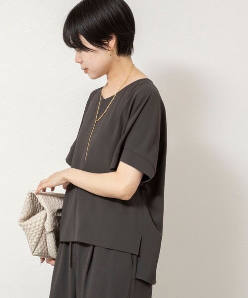 NOLLEY’S（ノーリーズ）の「【WEB＆一部店舗限定カラー】《セットアップ対応》ジョーゼットＶネックプルオーバー（シャツ/ブラウス・レディース・ホワイト/チャコールグレー/ブラック/オリーブ・38）」の19枚目の写真