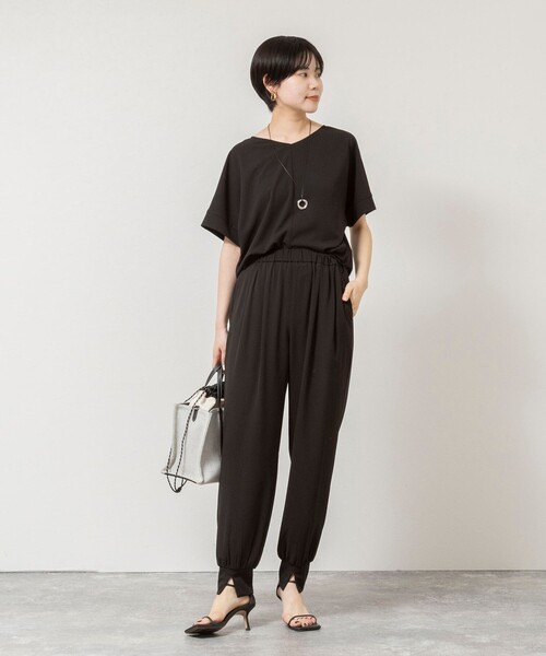 NOLLEY’S（ノーリーズ）の「【WEB＆一部店舗限定カラー】《セットアップ対応》ジョーゼットＶネックプルオーバー（シャツ/ブラウス・レディース・ホワイト/チャコールグレー/ブラック/オリーブ・38）」の18枚目の写真