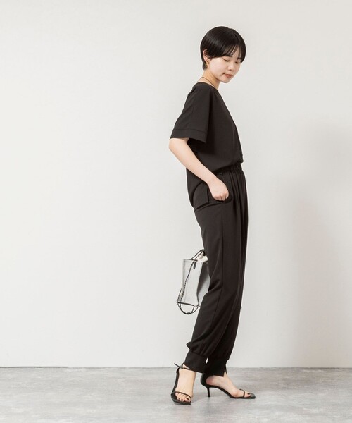 NOLLEY’S（ノーリーズ）の「【WEB＆一部店舗限定カラー】《セットアップ対応》ジョーゼットＶネックプルオーバー（シャツ/ブラウス・レディース・ホワイト/チャコールグレー/ブラック/オリーブ・38）」の17枚目の写真