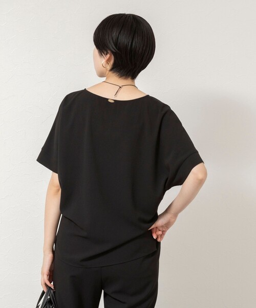 NOLLEY’S（ノーリーズ）の「【WEB＆一部店舗限定カラー】《セットアップ対応》ジョーゼットＶネックプルオーバー（シャツ/ブラウス・レディース・ホワイト/チャコールグレー/ブラック/オリーブ・38）」の12枚目の写真