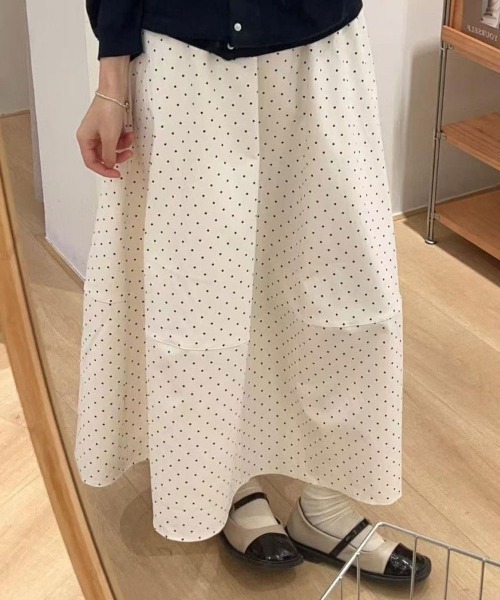 Flugge(フラッジー)の「ドットフレアロングスカート(スカート・レディース・アイボリー/ネイビー・LARGE/MEDIUM)」の1枚目の写真