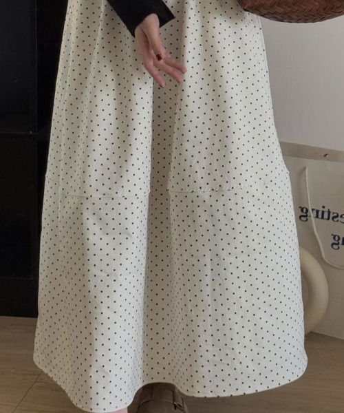 Flugge(フラッジー)の「ドットフレアロングスカート(スカート・レディース・アイボリー/ネイビー・LARGE/MEDIUM)」の3枚目の写真