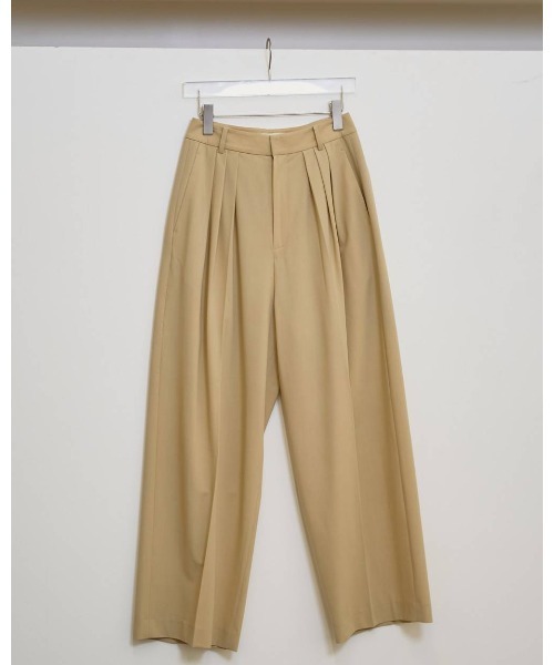 TODAYFUL（トゥデイフル）の「Dry Touch Tuck Trousers 12610705（その他パンツ・メンズ・ブラック/ベージュ・36/38）」の2枚目の写真