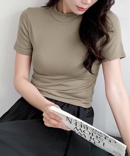 LOWO(ロワ)の「【65kgまで対応】抜群の伸縮性!もっちりハイネックTシャツ(Tシャツ/カットソー・レディース・ベージュ/チャコールグレー/ライトグレー/グレイッシュベージュ/モカ/グレー/ベージュ系/ブラック/ホワイト・FREE)」の7枚目の写真