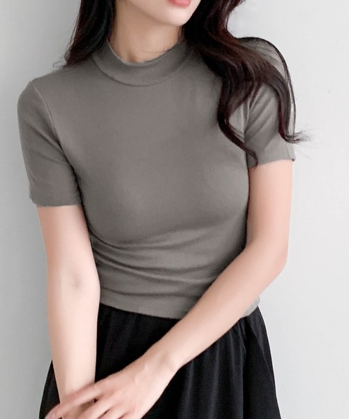 LOWO(ロワ)の「【65kgまで対応】抜群の伸縮性!もっちりハイネックTシャツ(Tシャツ/カットソー・レディース・ベージュ/チャコールグレー/ライトグレー/グレイッシュベージュ/モカ/グレー/ベージュ系/ブラック/ホワイト・FREE)」の5枚目の写真