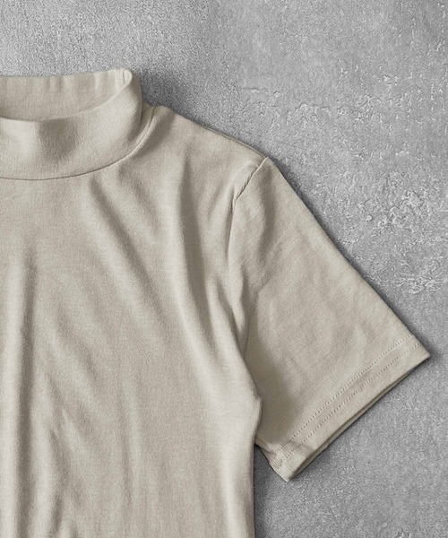LOWO(ロワ)の「【65kgまで対応】抜群の伸縮性!もっちりハイネックTシャツ(Tシャツ/カットソー・レディース・ベージュ/チャコールグレー/ライトグレー/グレイッシュベージュ/モカ/グレー/ベージュ系/ブラック/ホワイト・FREE)」の20枚目の写真