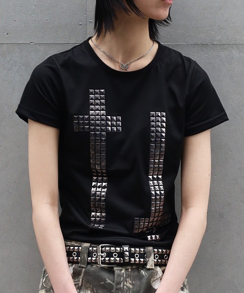 ATMARK(アットマーク)の「《3サイズ展開 / LADIES 》クロススタッズデザイン Tシャツ(Tシャツ/カットソー・レディース・ブラック・L/M/S)」の3枚目の写真