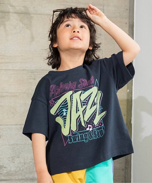 BREEZE(ブリーズ)の「グラフィックバリエーション半袖Tシャツ(Tシャツ/カットソー・キッズ・ブラック/アイボリー/サックスブルー/ピンク/レインボー/ライム/レッド/サーモンピンク/チャコール/キナリ/ミント/ネイビー/オレンジ/パープル/イエロー/ブルー/グレー/レモンイエロー/オフホワイト/ローズ・80/90/100/110/120/130/140/150)」の9枚目の写真
