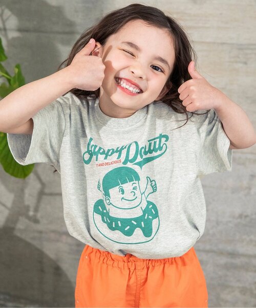 BREEZE(ブリーズ)の「グラフィックバリエーション半袖Tシャツ(Tシャツ/カットソー・キッズ・ブラック/アイボリー/サックスブルー/ピンク/レインボー/ライム/レッド/サーモンピンク/チャコール/キナリ/ミント/ネイビー/オレンジ/パープル/イエロー/ブルー/グレー/レモンイエロー/オフホワイト/ローズ・80/90/100/110/120/130/140/150)」の5枚目の写真