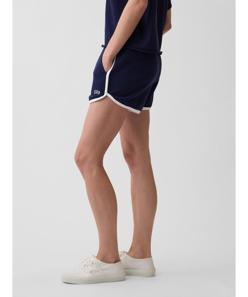 GAP(ギャップ)の「フレンチテリー GAPロゴ ドルフィン ショートパンツ(その他パンツ・レディース・ホワイト/ネイビー/グレー/レッド・S/M/L/XS/XXS)」の4枚目の写真