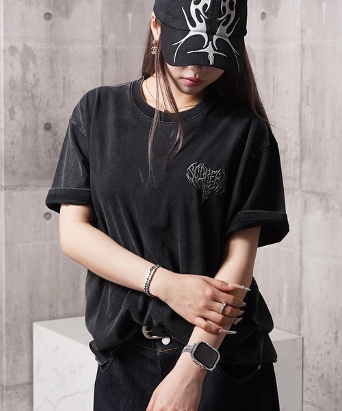 1111clothing(ワンフォークロージング)の「硫化天竺 ボーンモチーフ 半袖 Tシャツ / Sulfur-dyed cotton T-shirt with bone motif and short sleeves(Tシャツ/カットソー・メンズ・グレー/ネイビー/ブラック・M/L/XL)」の2枚目の写真