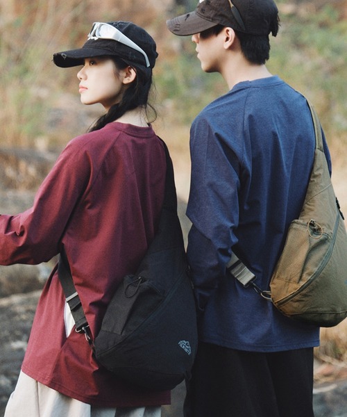 DAY CLOSET(デイ クローゼット)の「【軽量/撥水加工/ショルダー取り外し可】ワンポイントロゴ 台形 ボディバッグ レディース メンズ(ショルダーバッグ・レディース・カーキ/ブラック/ブラウン/グレー・ONE SIZE)」の10枚目の写真