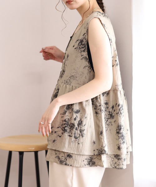 Arinomama(アリノママ)の「Arinomama 花柄シア ノースリブラウス(シャツ/ブラウス・レディース・ベージュ系/ブラウン系/スカイブルー系/ライトグリーン系・FREE)」の11枚目の写真