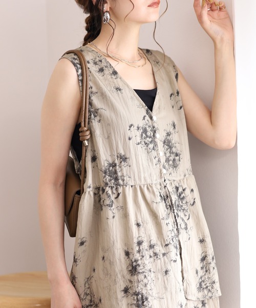 Arinomama(アリノママ)の「Arinomama 花柄シア ノースリブラウス(シャツ/ブラウス・レディース・ベージュ系/ブラウン系/スカイブルー系/ライトグリーン系・FREE)」の12枚目の写真