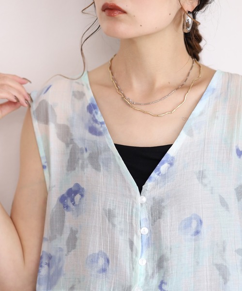 Arinomama(アリノママ)の「Arinomama 花柄シア ノースリブラウス(シャツ/ブラウス・レディース・ベージュ系/ブラウン系/スカイブルー系/ライトグリーン系・FREE)」の6枚目の写真