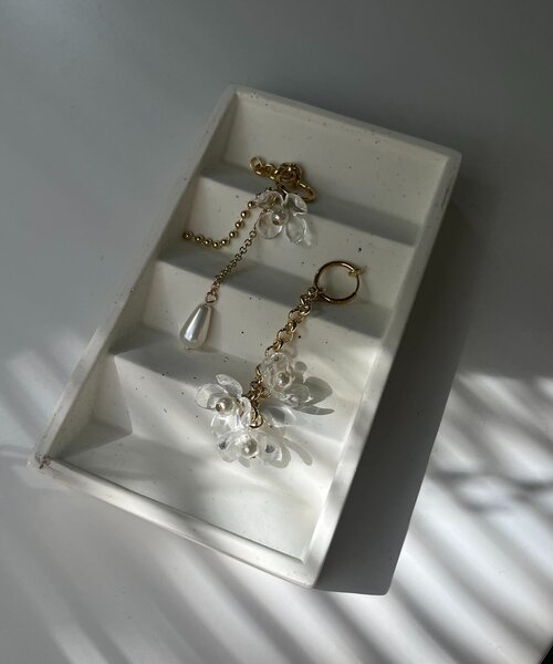 CAPRICIEUX LE'MAGE（カプリシューレマージュ）の「〈GOLDY/ゴールディ〉レイヤードフラワーアシメイヤリング（イヤリング・レディース・シルバー/ゴールド・FREE）」の11枚目の写真