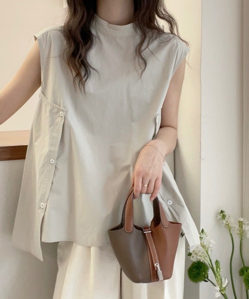 AMAJI(アマジ)の「ノースリーブ フリルブラウス(シャツ/ブラウス・レディース・ベージュ/ホワイト・X-LARGE/LARGE/XX-LARGE)」の2枚目の写真
