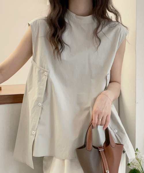 AMAJI(アマジ)の「ノースリーブ フリルブラウス(シャツ/ブラウス・レディース・ベージュ/ホワイト・X-LARGE/LARGE/XX-LARGE)」の4枚目の写真