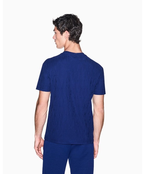 ARMANI EXCHANGE(アルマーニエクスチェンジ)の「【A|X アルマーニ エクスチェンジ】オールオーバージャカードロゴ レギュラーフィット 半袖クルーネックTシャツ/REGULAR(Tシャツ/カットソー・メンズ・ブラック/ブルー・X-SMALL/XX-LARGE/LARGE/X-LARGE/SMALL/MEDIUM)」の3枚目の写真