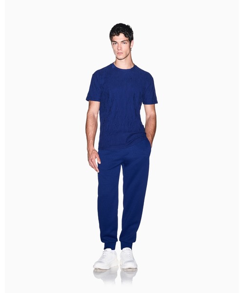 ARMANI EXCHANGE(アルマーニエクスチェンジ)の「【A|X アルマーニ エクスチェンジ】オールオーバージャカードロゴ レギュラーフィット 半袖クルーネックTシャツ/REGULAR(Tシャツ/カットソー・メンズ・ブラック/ブルー・X-SMALL/XX-LARGE/LARGE/X-LARGE/SMALL/MEDIUM)」の6枚目の写真
