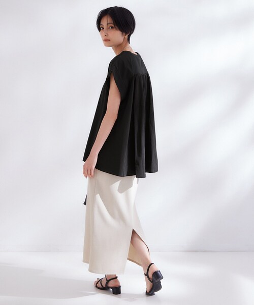 OPAQUE.CLIP(オペークドットクリップ)の「【接触冷感】バックフレアドッキングカットソー《洗濯機OK》(Tシャツ/カットソー・レディース・ホワイト/ブラック/ブルー系その他/ブラウン系・42/40/38)」の9枚目の写真
