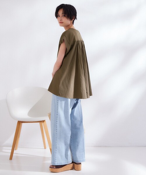 OPAQUE.CLIP(オペークドットクリップ)の「【接触冷感】バックフレアドッキングカットソー《洗濯機OK》(Tシャツ/カットソー・レディース・ホワイト/ブラック/ブルー系その他/ブラウン系・42/40/38)」の13枚目の写真