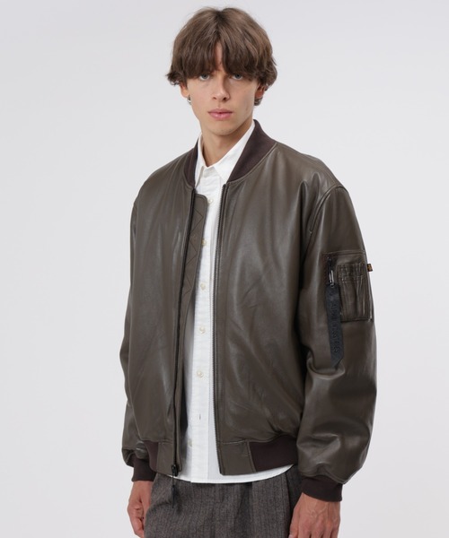 Alpha Industries(アルファインダストリーズ)の「Alpha Industries/アルファインダストリーズ/LEATHER MA-1 HERITAGE FIT FLIGHT JACKET/レザーMA-1 ヘリテージフィット フライトジャケット(MA-1・メンズ・ブラック/ブラウン・S/M/L/2XL/XL)」の2枚目の写真