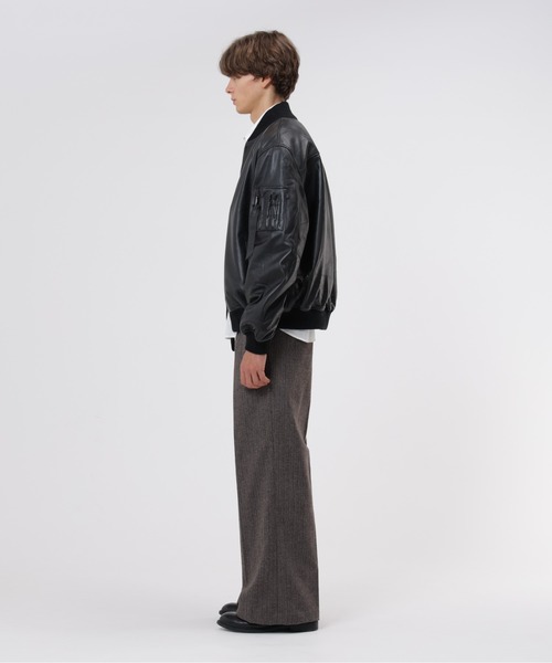 Alpha Industries(アルファインダストリーズ)の「Alpha Industries/アルファインダストリーズ/LEATHER MA-1 HERITAGE FIT FLIGHT JACKET/レザーMA-1 ヘリテージフィット フライトジャケット(MA-1・メンズ・ブラック/ブラウン・S/M/L/2XL/XL)」の4枚目の写真