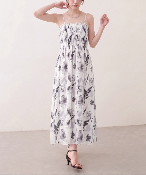 natural couture(ナチュラルクチュール)の「シャーリングキャミワンピース(ワンピース・レディース・ブラック/オフホワイト/ピンク・FREE)」の4枚目の写真