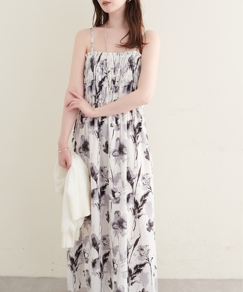 natural couture(ナチュラルクチュール)の「シャーリングキャミワンピース(ワンピース・レディース・ブラック/オフホワイト/ピンク・FREE)」の12枚目の写真