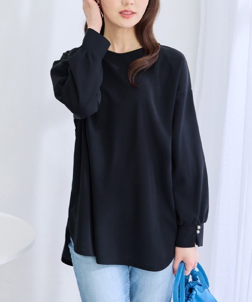 alotta(アロッタ)の「【シワになりにくい】楽ちん×上品見え!パール付き裾ラウンドカットソートップス(シャツ/ブラウス・レディース・ワインレッド/ネイビー/モカ/ロイヤルブルー・M/L/LL)」の6枚目の写真