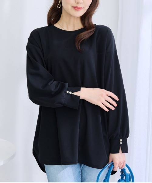 alotta(アロッタ)の「【シワになりにくい】楽ちん×上品見え!パール付き裾ラウンドカットソートップス(シャツ/ブラウス・レディース・ワインレッド/ネイビー/モカ/ロイヤルブルー・M/L/LL)」の5枚目の写真