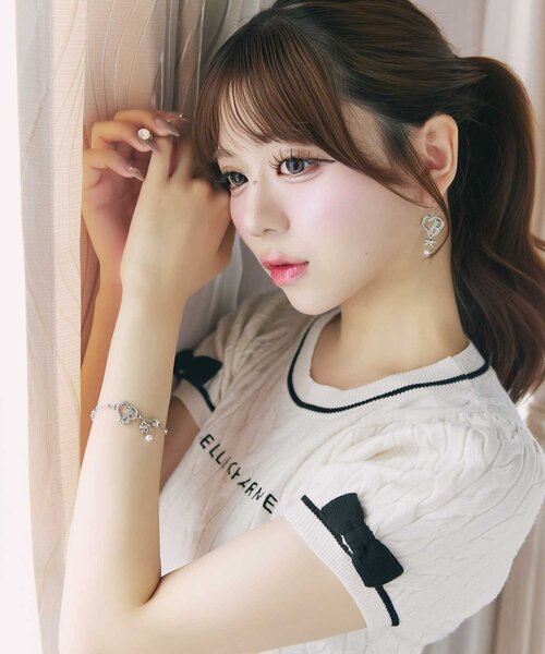 OLIVE des OLIVE(オリーブデオリーブ)の「【Belle Charme】Crystal Logo Pierce(ピアス(両耳用)・レディース・シルバー・FREE)」の3枚目の写真