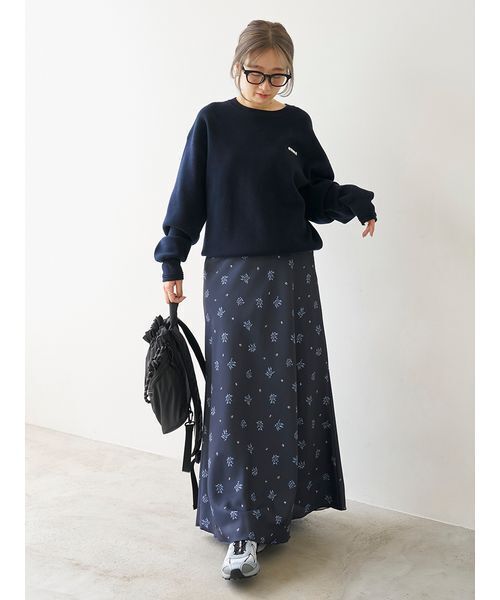 emmi(エミ)の「フラワープリントナロースカート【セットアップ対応】(スカート・レディース・アイボリー/ネイビー・1/0)」の2枚目の写真