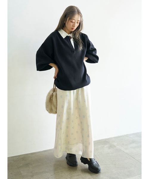 emmi(エミ)の「フラワープリントナロースカート【セットアップ対応】(スカート・レディース・アイボリー/ネイビー・1/0)」の1枚目の写真