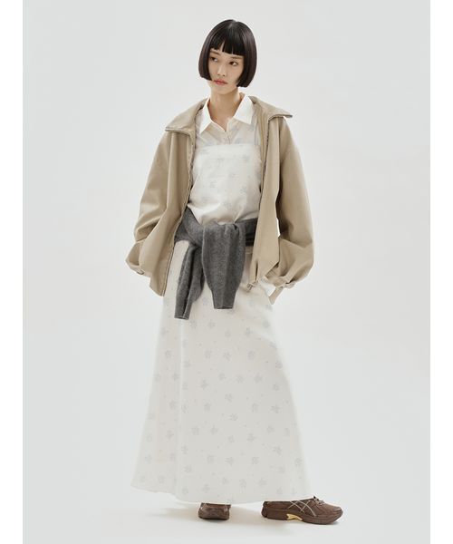 emmi(エミ)の「フラワープリントナロースカート【セットアップ対応】(スカート・レディース・アイボリー/ネイビー・1/0)」の4枚目の写真