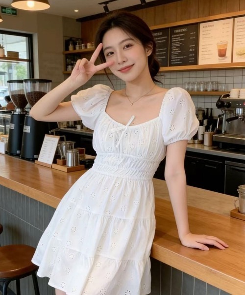 Ritzy(リッツィー)の「オフショルダー・パフ袖ミニ白ワンピ(コットンレース)(ワンピース・レディース・ホワイト・MEDIUM/LARGE)」の3枚目の写真