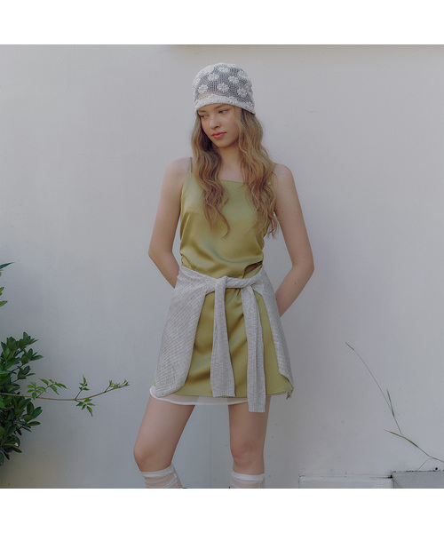 TWEE(トゥウィー)の「ポビルサテンレイヤードシャーリングミニワンピース(ワンピース・レディース・ライトグレー/オリーブ・MEDIUM/SMALL)」の1枚目の写真
