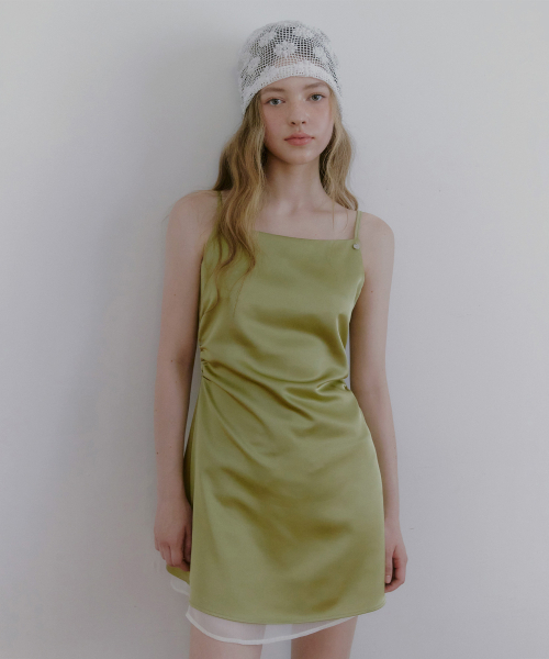 TWEE(トゥウィー)の「ポビルサテンレイヤードシャーリングミニワンピース(ワンピース・レディース・ライトグレー/オリーブ・MEDIUM/SMALL)」の4枚目の写真