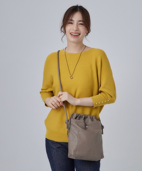 SHOO・LA・RUE(シューラルー)の「巾着ミニショルダーバッグ(ショルダーバッグ・レディース・イエロー/ブラック/ナチュラル・00)」の2枚目の写真