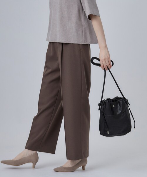 SHOO・LA・RUE(シューラルー)の「巾着ミニショルダーバッグ(ショルダーバッグ・レディース・イエロー/ブラック/ナチュラル・00)」の1枚目の写真