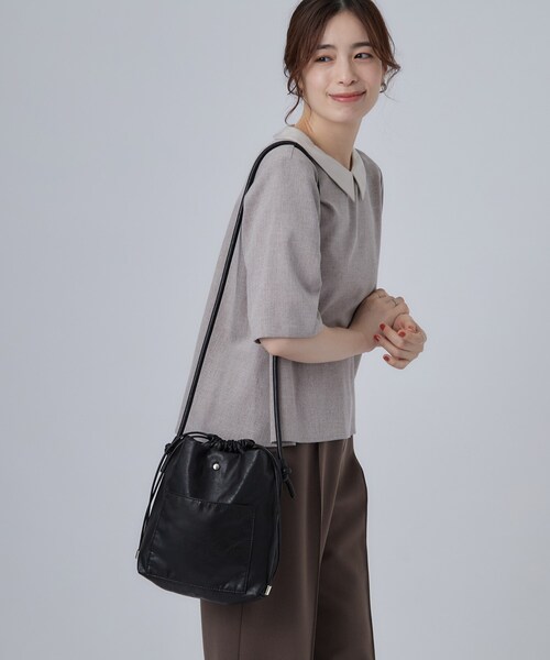 SHOO・LA・RUE(シューラルー)の「巾着ミニショルダーバッグ(ショルダーバッグ・レディース・イエロー/ブラック/ナチュラル・00)」の4枚目の写真